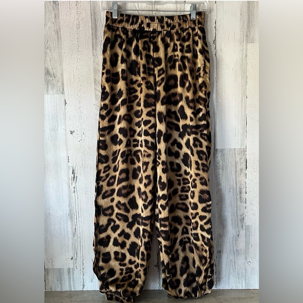 NWT Hayden Leopard Silky Joggers 2X Gorgeous color. Stretchy waist. Pockets!!!